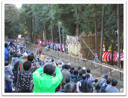 出雲伊波比神社　流鏑馬の写真